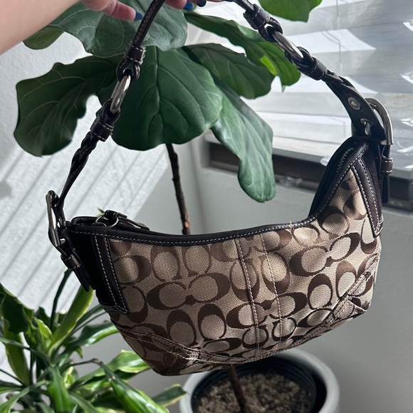 Vintage Coach Tan and Brown Signature Small Shoulder Bag - Picture 2 of 12